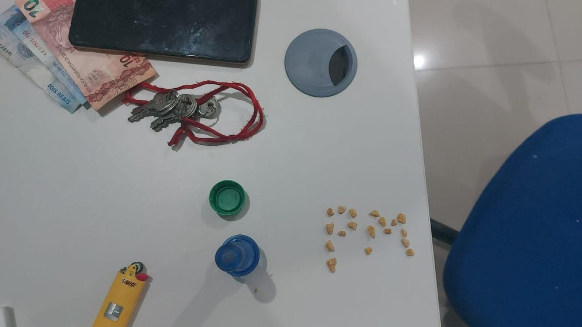 Trio é preso por tráfico de drogas próximo ao Tribunal do Júri em Presidente Médici
