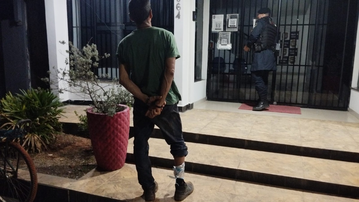 Suspeito de roubo é preso após assaltar mulher em bar às margens da BR-429