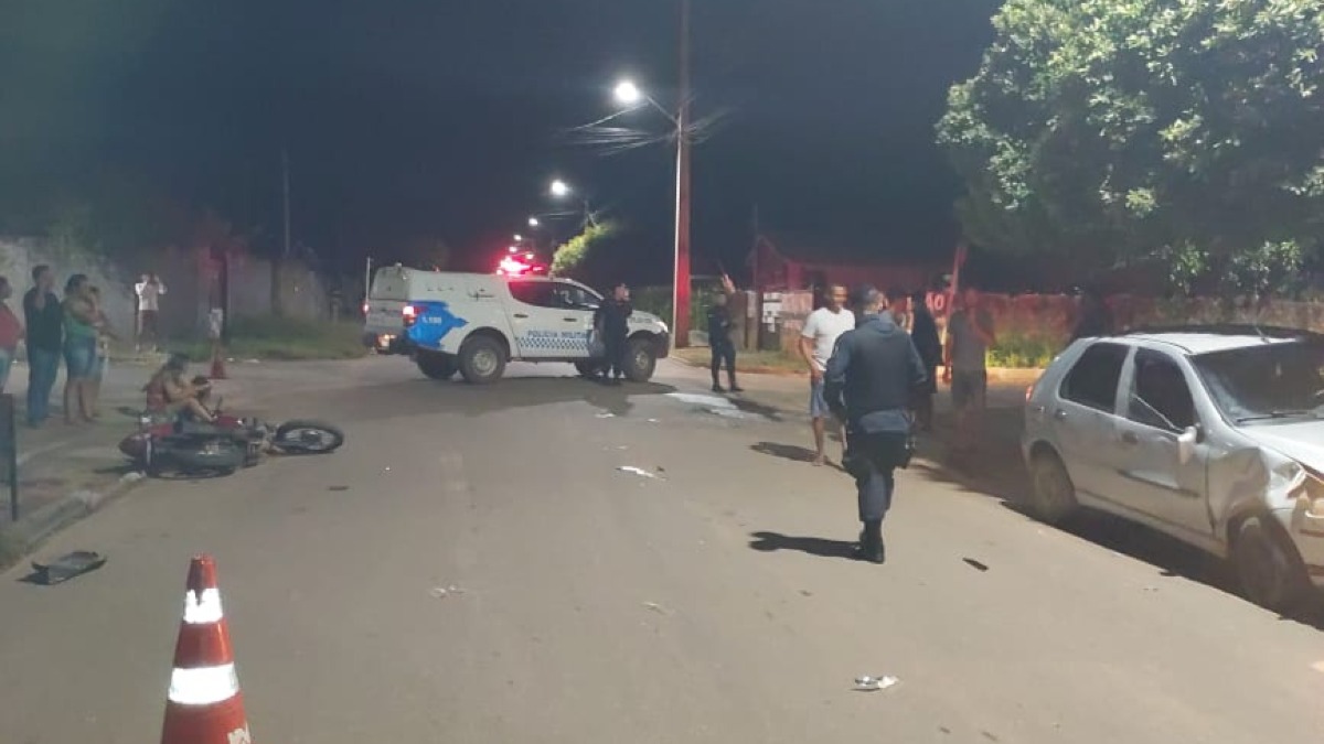 Acidente entre carro e motocicleta deixa dois feridos em Presidente Médici