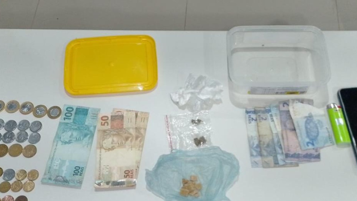 Polícia Militar desarticula ponto de tráfico e prende suspeito monitorado por tornozeleira em Presidente Médici