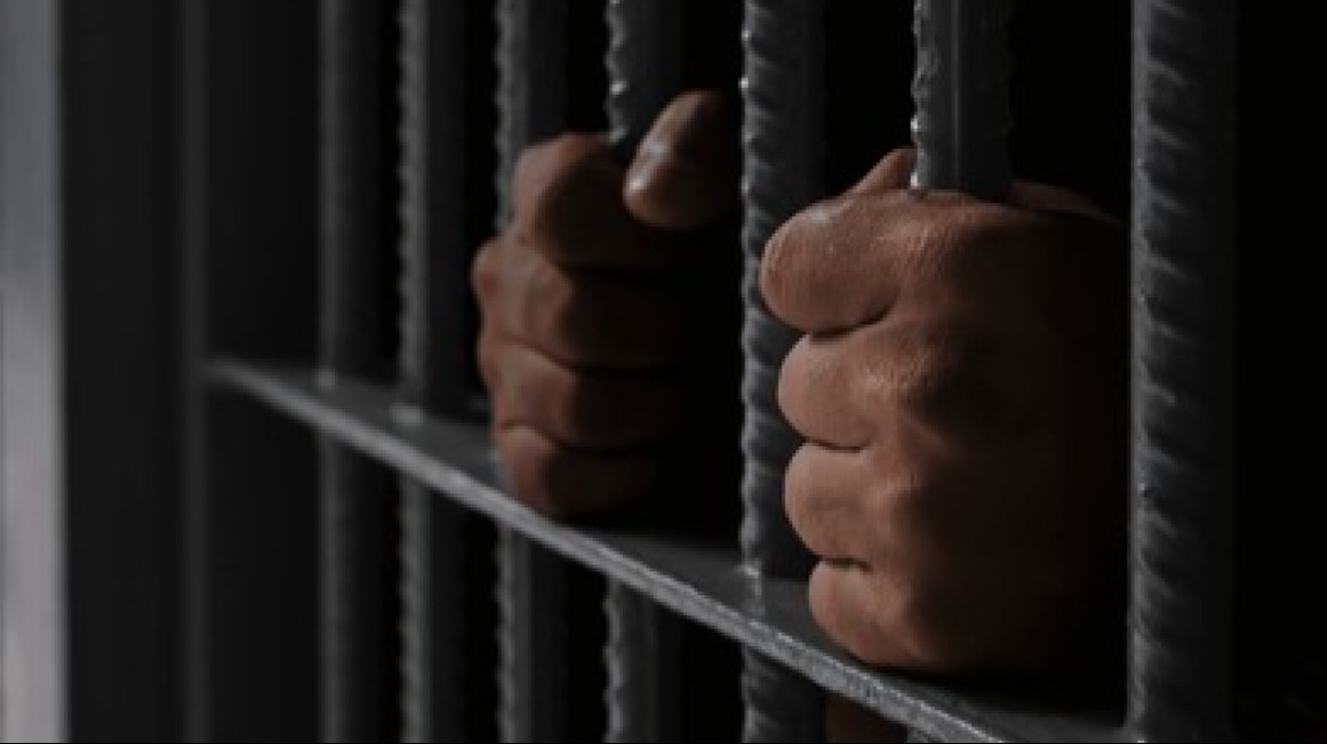 Polícia Militar prende homem com mandado de prisão em aberto durante abordagem em Presidente Médici