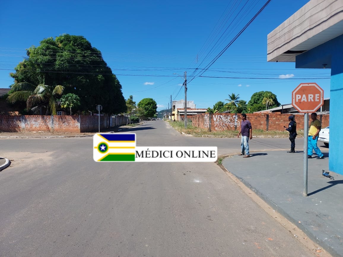 Acidente Entre Caminhonete e Motocicleta Deixa Três Feridos em Presidente Médici