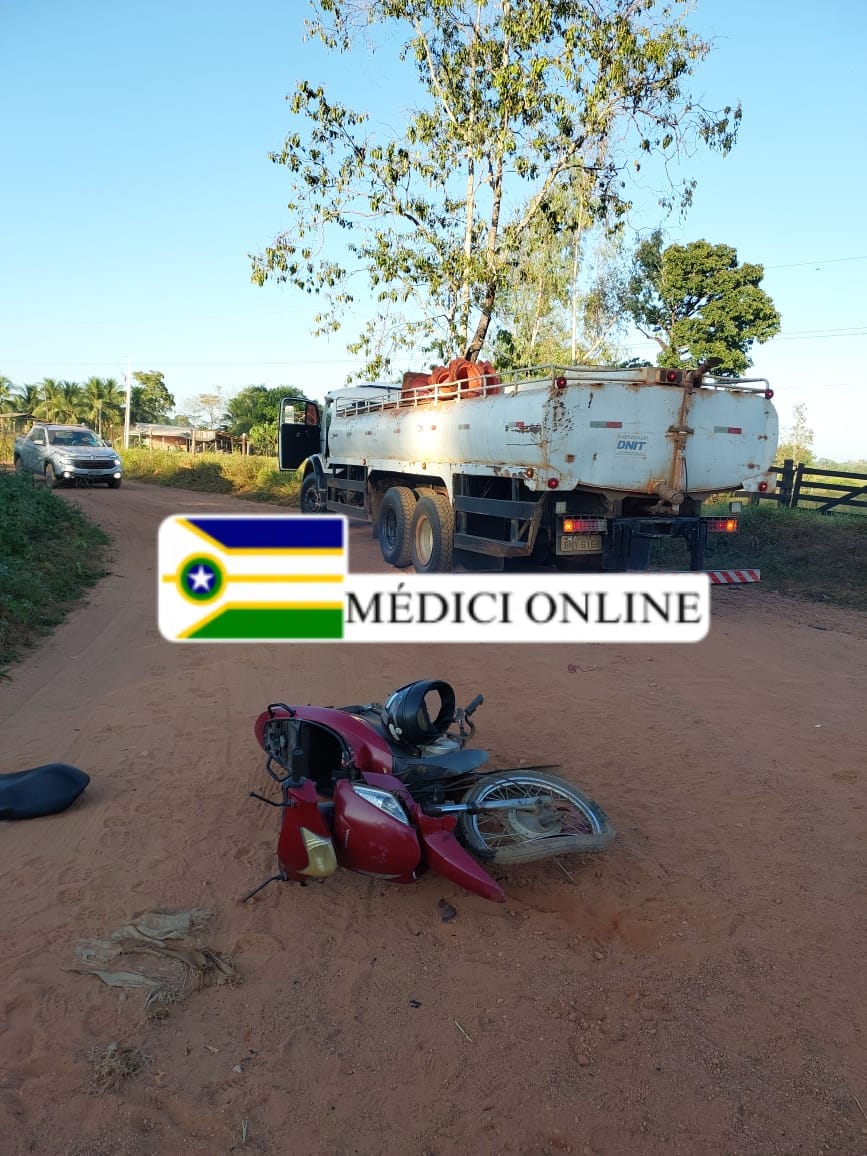 Acidente entre motoneta Biz e caminhão pipa deixa uma pessoa ferida