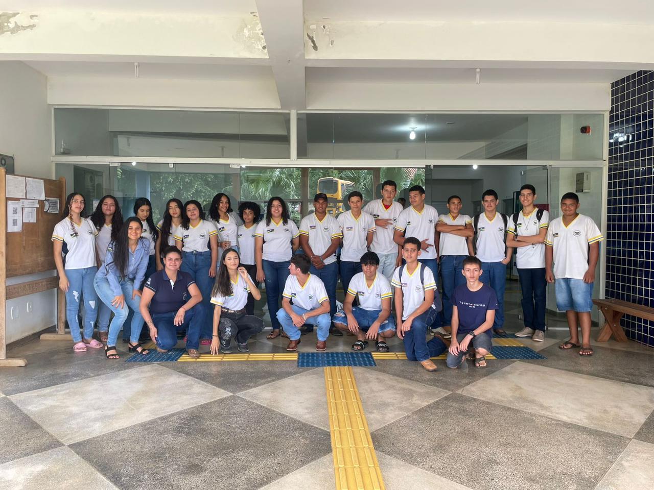 Estudantes do Ensino Médio Vivenciam Experiência Acadêmica na UNIR por Meio de Parceria Educacional