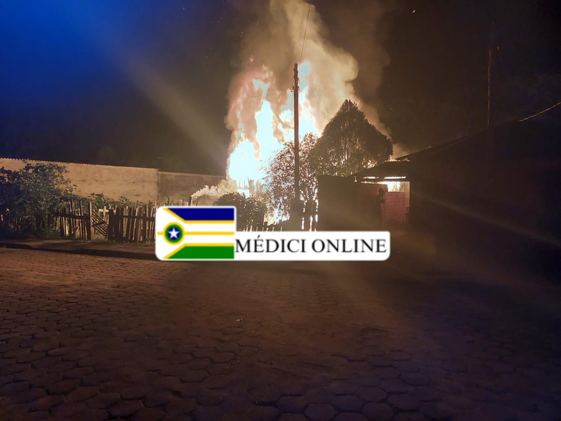 Incêndio atinge residência na Avenida Ji-Paraná, em Presidente Médici