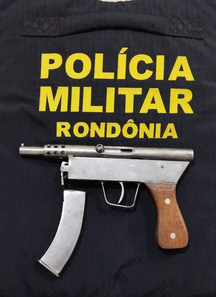 Polícia é acionada durante briga de casal e prende homem com arma de fogo