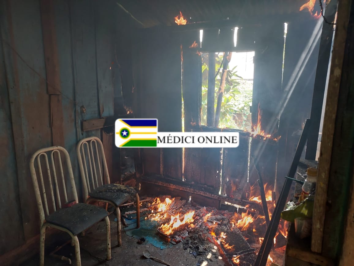 Incêndio Atinge Residência na Vila Bandeira Branca