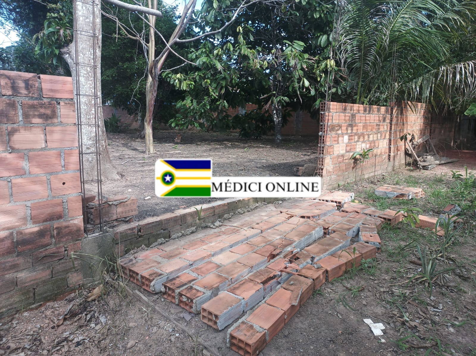 Criança de 2 anos morre em trágico acidente com desabamento de muro na Vila Bandeira Branca